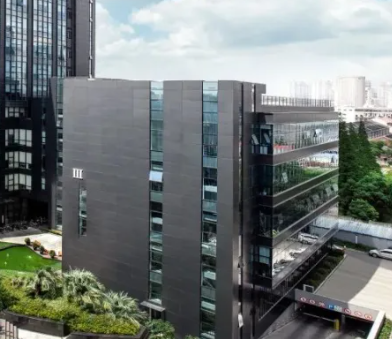 2025春夏品牌女装批发市场流行趋势与选品方向解析