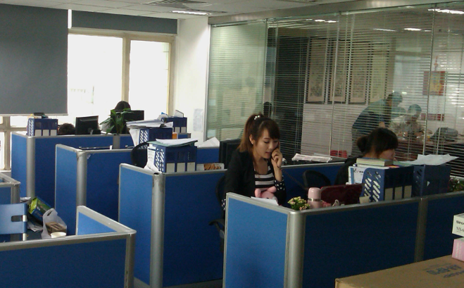 服装服饰批发商选择指南：女装货源品质与价格对比分析